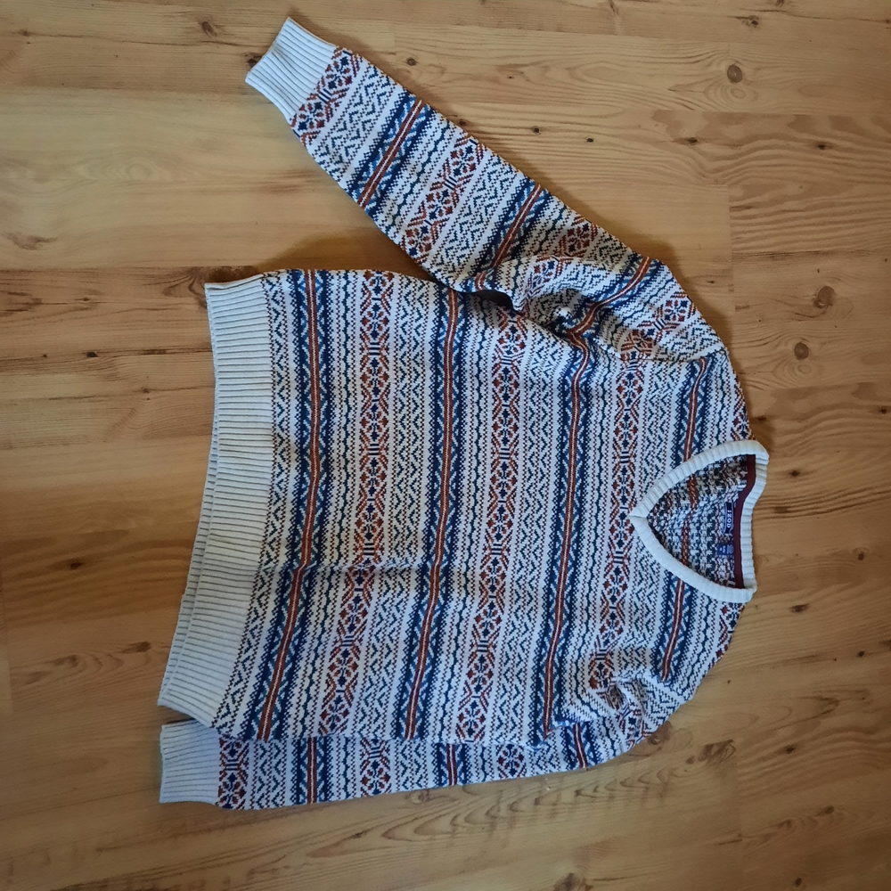 Izod Mens V-Neck Sweater with Multi Color  Pattern